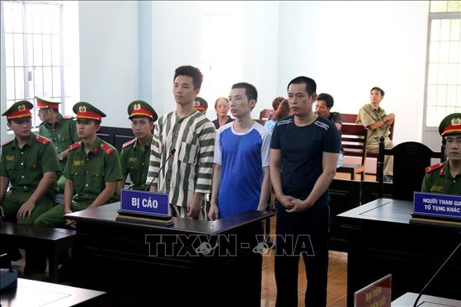 Trong ảnh: Các bị cáo tại phiên tòa. Ảnh: Nguyễn Thanh - TTXVN
