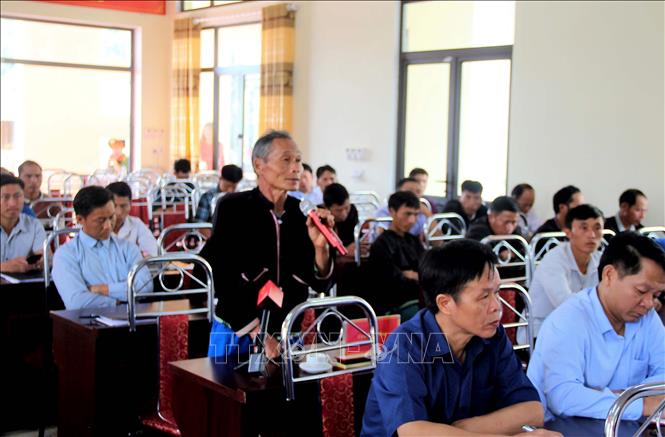 Trong ảnh: Đại diện già làng trưởng bản xã Tà Tổng nêu kiến nghị. Ảnh: Quý Trung - TTXVN