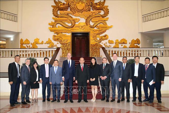 Trong ảnh: Phó Thủ tướng Trương Hòa Bình với các đại biểu. Ảnh: Doãn Tấn - TTXVN
