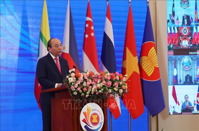 Photo: Vietnam’s Prime Minister Nguyen Xuan Phuc delivers the summit’s opening speech. VNA Photo