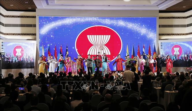 Photo: An art performance during the summit’s opening ceremony. VNA Photo