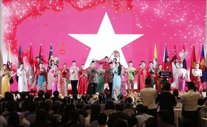 Photo: An art performance during the summit’s opening ceremony. VNA Photo