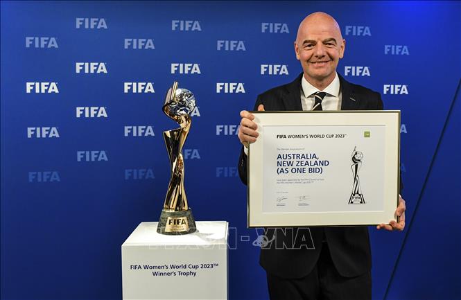 Trong ảnh: Chủ tịch FIFA Gianni Infantino tuyên bố Australia và New Zealand giành quyền đăng cai giải World Cup bóng đá nữ 2023, tại Zurich, Thụy Sĩ ngày 25/6/2020. Ảnh: AFP/TTXVN