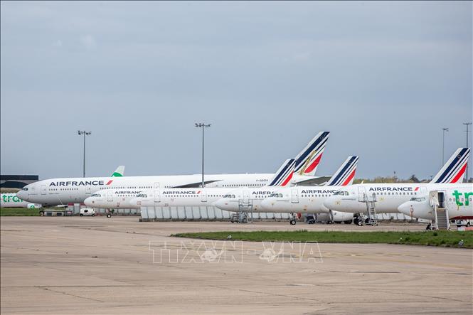 Trong ảnh: Máy bay đỗ tại sân bay Orly ở thủ đô Paris, Pháp, ngày 3/4/2020. Ảnh: THX/TTXVN