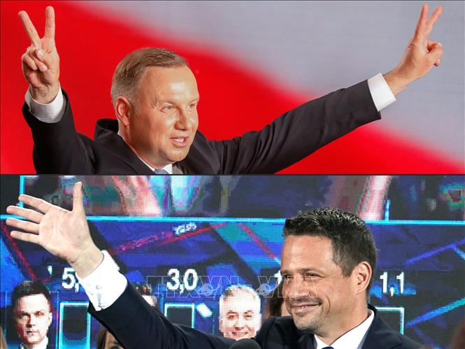 Trong ảnh: Tổng thống Ba Lan Andrzej Duda (ảnh trên) và ứng viên đảng Cương lĩnh Công dân (PO) đối lập Rafal Trzaskowski (ảnh dưới) sau khi kết quả thăm dò cuộc bầu cử Tổng thống được công bố ngày 28/6/2020. Ảnh: PAP/TTXVN