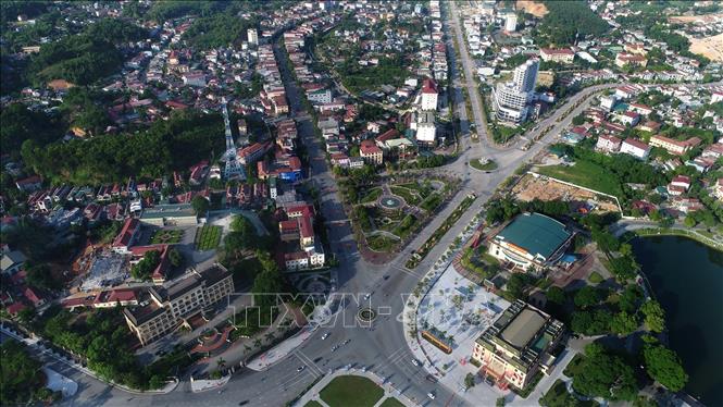 Trong ảnh: Thành phố Yên Bái nhìn từ trên cao. Ảnh: Đức Tưởng - TTXVN