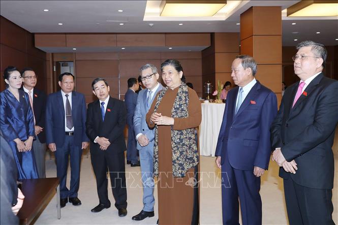 Photo: Delegates meet on the sidelines of the meeting. VNA Photo: Phương Hoa