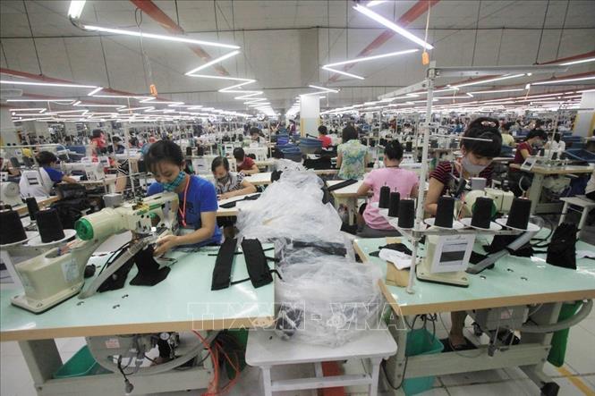 Trong ảnh: May hàng xuất khẩu sang thị trường Hoa Kỳ tại Công ty may Kinh Bắc (Bắc Ninh). Ảnh: Trần Việt - TTXVN