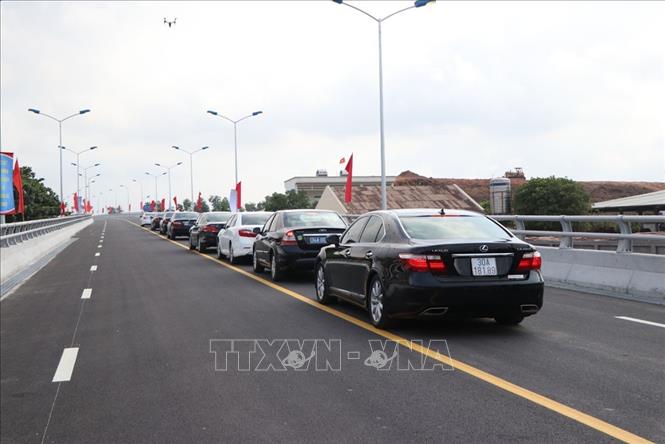 Trong ảnh: Thông xe công trình cầu Mây. Ảnh: Mạnh Minh-TTXVN