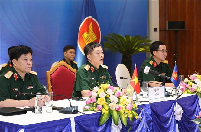 Photo: Lieut. Gen Vu Chien Thang, Director of the Defence Ministry’s Foreign Relations Department, head of the ARF DOD Vietnam chairs the conference. VNA Photo: Dương Giang