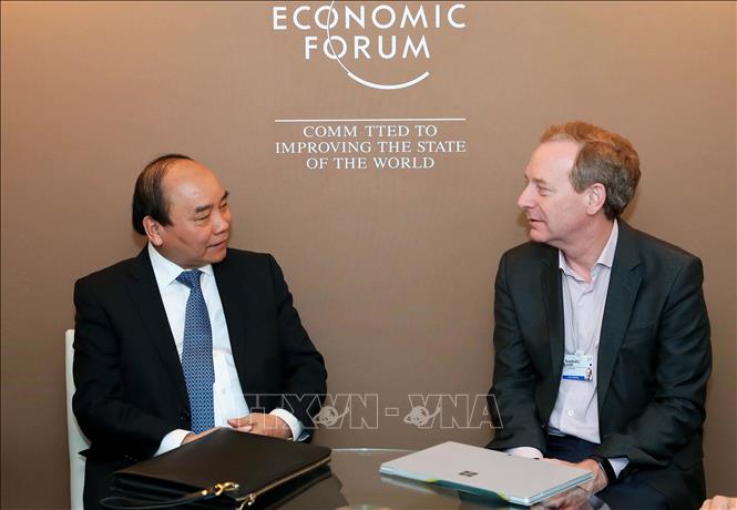 Trong ảnh: Chiều 18/1/2017, tại Davos, Thụy Sỹ, Thủ tướng Nguyễn Xuân Phúc gặp Chủ tịch Tập đoàn Microsoft của Hoa Kỳ, ông Bradford Smith. Ảnh: Thống Nhất - TTXVN