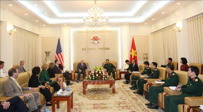 Trong ảnh: Sáng 18/4/2019, tại Hà Nội, Đại tướng Ngô Xuân Lịch, Ủy viên Bộ Chính trị, Phó Bí thư Quân ủy Trung ương, Bộ trưởng Bộ Quốc phòng tiếp đoàn Thượng nghị sĩ Hoa Kỳ, do Thượng nghị sĩ Patrick Leahy, Phó Chủ tịch Ủy ban Chuẩn chi Thượng viện Hoa Kỳ dẫn đầu, nhân dịp sang thăm và làm việc tại Việt Nam. Ảnh: TTXVN phát