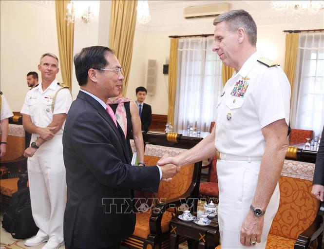 Trong ảnh: Chiều 16/4/2019, tại Hà Nội, Thứ trưởng Thường trực Bộ Ngoại giao Bùi Thanh Sơn tiếp Đô đốc Philip Davidson, Tư lệnh Bộ Tư lệnh Ấn Độ Dương - Thái Bình Dương của Hoa Kỳ, nhân dịp sang thăm và làm việc tại Việt Nam. Ảnh: Lâm Khánh - TTXVN