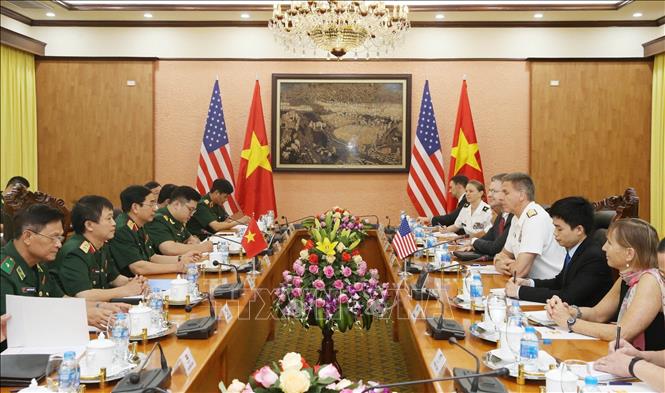 Trong ảnh: Chiều 16/4/2019, tại Trụ sở Bộ Quốc phòng, Thượng tướng Phan Văn Giang, Tổng Tham mưu trưởng Quân đội nhân dân Việt Nam, Thứ trưởng Bộ Quốc phòng tiếp Đô đốc Philip Davidson, Tư lệnh Bộ Tư lệnh Ấn Độ Dương - Thái Bình Dương của Hoa Kỳ đang ở thăm và làm việc tại Việt Nam. Ảnh: TTXVN phát
