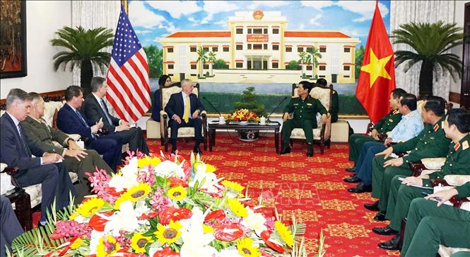 Trong ảnh: Ngày 16/10/2018, tại Thành phố Hồ Chí Minh, Đại tướng, Bộ trưởng Quốc phòng Ngô Xuân Lịch tiếp Bộ trưởng Quốc phòng Hoa Kỳ James Mattis thăm và làm việc tại Việt Nam. Ảnh: Xuân Khu - TTXVN