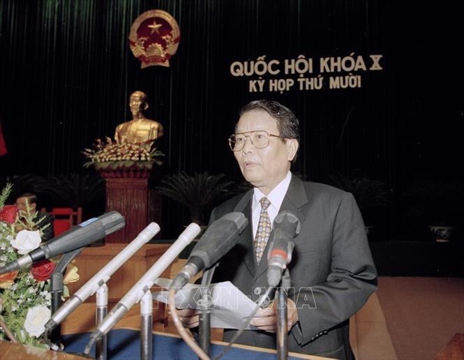 Trong ảnh: Chủ tịch nước Trần Đức Lương đọc Tờ trình về việc đề nghị Quốc hội phê chuẩn Hiệp định thương mại Việt Nam - Hoa Kỳ, tại Kỳ họp thứ mười, Quốc hội khóa X, ngày 23/11/2001. Ảnh: Nhan Sáng - TTXVN