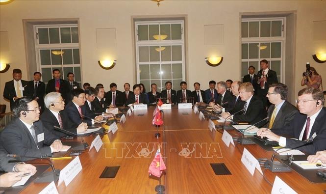 Trong ảnh: Tổng Bí thư Nguyễn Phú Trọng dự tọa đàm với doanh nghiệp Hoa Kỳ, trong chuyến thăm chính thức Hoa Kỳ từ ngày 6 – 10/7/2015. Sau chuyến thăm này, quan hệ hai nước đánh dấu bước tiến rất dài, bước chuyển trong nhận thức, đánh giá vị thế thực sự Việt Nam trong quan hệ chiến lược của Hoa Kỳ ở khu vực. Ảnh: Trí Dũng – TTXVN