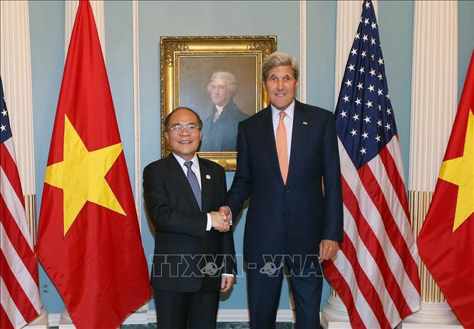 Trong ảnh: Chiều 8/9/2015, tại Thủ đô Washington D.C, Chủ tịch Quốc hội Nguyễn Sinh Hùng gặp Bộ trưởng Ngoại giao John Kerry trong chuyến thăm chính thức Hoa Kỳ. Ảnh: Nhan Sáng-TTXVN