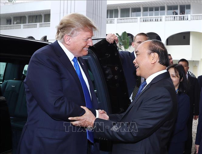Trong ảnh: Sáng 27/2/2019, tại Hà Nội, Thủ tướng Nguyễn Xuân Phúc hội kiến Tổng thống Donald Trump nhân dịp sang Việt Nam dự Hội nghị thượng đỉnh Hoa Kỳ - Triều Tiên lần thứ hai, được tổ chức trong 2 ngày 27-28/2/2019 tại Thủ đô Hà Nội. Ảnh: Thống Nhất – TTXVN