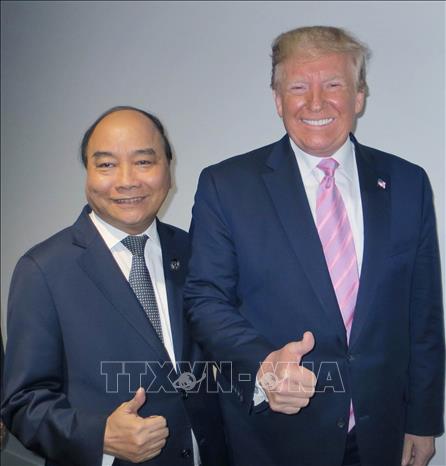 Trong ảnh: Trong chuyến tham dự Hội nghị cấp cao Nhóm các nền kinh tế phát triển và mới nổi hàng đầu thế giới (G20) và thăm Nhật Bản, ngày 28/6/2019, tại thành phố Osaka, Nhật Bản, Thủ tướng Nguyễn Xuân Phúc gặp Tổng thống Hoa Kỳ Donald Trump. Ảnh: TTXVN