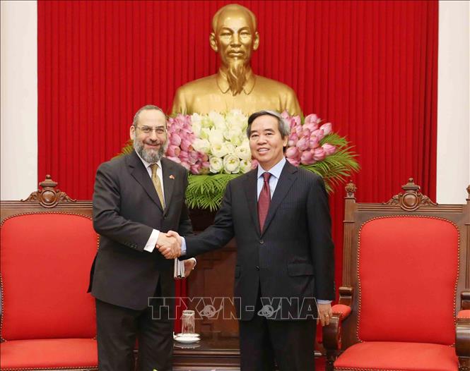 Trong ảnh: Chiều 24/7/2019, tại Hà Nội, Trưởng Ban Kinh tế Trung ương Nguyễn Văn Bình tiếp ông Mitchell Silk, Quyền Trợ lý Bộ trưởng Tài chính Hoa Kỳ. Ảnh: Phương Hoa - TTXVN