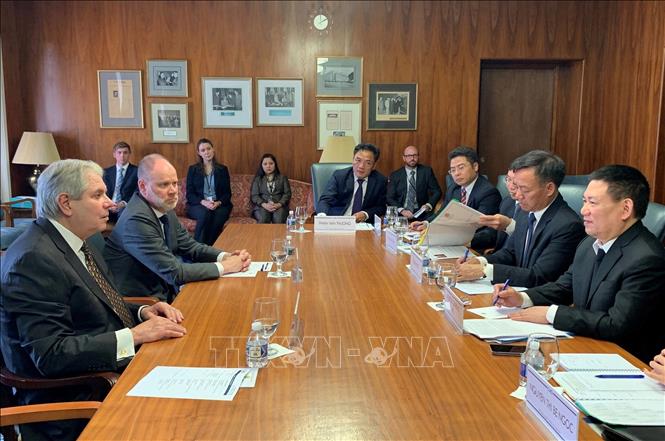 Trong ảnh: Chiều 27/8/2019, tại Thủ đô Washington D.C, Tổng Kiểm toán Nhà nước (KTNN) Hồ Đức Phớc dẫn đầu Đoàn đại biểu cấp cao KTNN Việt Nam làm việc với Tổng Kiểm toán Nhà nước Hoa Kỳ, ông Gene L. Dodaro. Ảnh: TTXVN phát