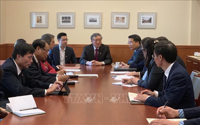 Trong ảnh: Chánh án Tòa án nhân dân tối cao Nguyễn Hòa Bình làm việc với Tòa án Phúc thẩm Hoa Kỳ - Khu vực quận Columbia, trong chuyến thăm Hoa Kỳ từ 28/8 - 6/9/2019 nhằm tăng cường hiểu biết lẫn nhau, thúc đẩy phát triển quan hệ hợp tác về tư pháp giữa Việt Nam với Hoa Kỳ. Ảnh Đặng Huyền - TTXVN 
