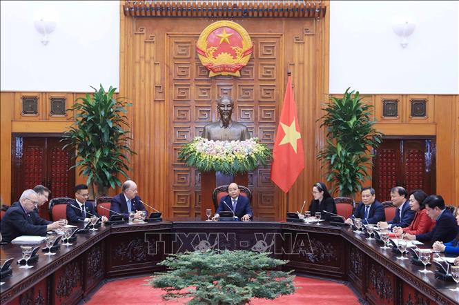 Trong ảnh: Chiều 12/12/2019, tại Hà Nội, Thủ tướng Nguyễn Xuân Phúc tiếp ông Keith Williams, Chủ tịch Hội đồng quản trị Hội đồng Kinh doanh Hoa Kỳ - ASEAN (USABC), Chủ tịch kiêm Giám đốc điều hành Tập đoàn Underwriters Laboratories(UL) cùng đoàn công tác. Ảnh: Thống Nhất – TTXVN