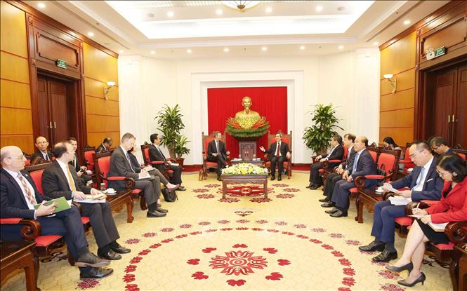 Trong ảnh: Chiều 8/1/2020, tại Hà Nội, Trưởng Ban Kinh tế Trung ương Nguyễn Văn Bình tiếp ông Adam Boehler, Tổng giám đốc Cơ quan Tài chính Phát triển Quốc tế (DFC) Hoa Kỳ. Ảnh: Phương Hoa – TTXVN