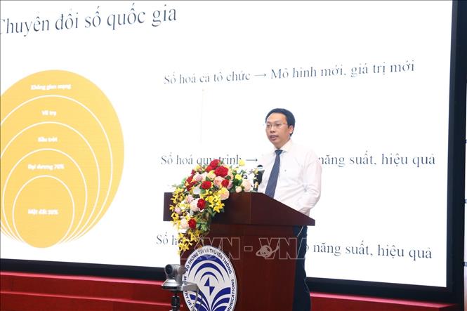 Trong ảnh: Ông Nguyễn Huy Dũng, Cục trưởng Cục Tin học hoá trình bày báo cáo chuyên đề về chuyển đổi số quốc gia đến năm 2025, định hướng đến 2030. Ảnh: Minh Quyết - TTXVN