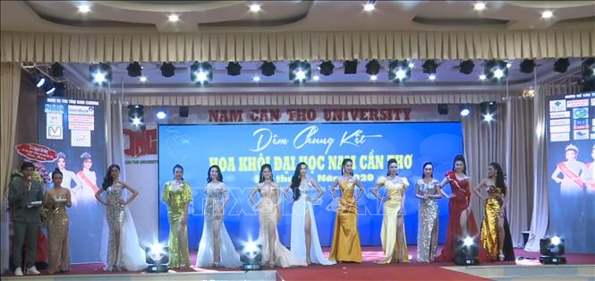 Trong ảnh: Top 10 thí sinh tại vòng Chung kết. Ảnh: Ánh Tuyết - TTXVN