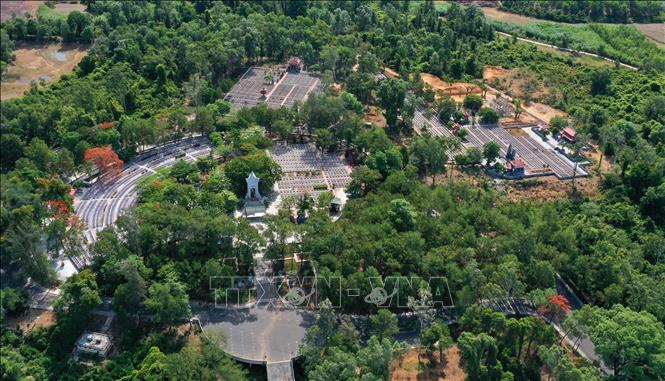 Trong ảnh: Nghĩa trang liệt sỹ Quốc gia Trường Sơn là công trình đền ơn đáp nghĩa đồ sộ và quy mô nhất, có tính nghệ thuật cao. Ảnh: Hồ Cầu-TTXVN