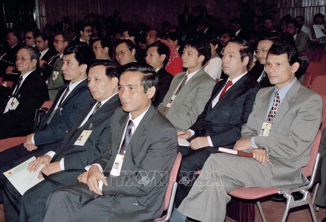 Trong ảnh: Đoàn đại biểu Việt Nam dự Hội nghị thường niên Bộ trưởng Ngoại giao ASEAN lần thứ 28, sáng 29/7/1995. Ảnh: Trần Sơn – TTXVN