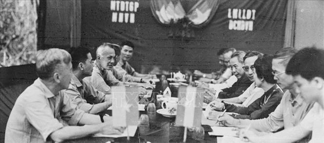 Trong ảnh: Cuộc gặp gỡ giữa các vị lãnh đạo Mặt trận Dân tộc Giải phóng miền Nam Việt Nam và Liên minh các Lực lượng Dân tộc, Dân chủ và Hòa bình Việt Nam (1968). Ảnh: TTXGP