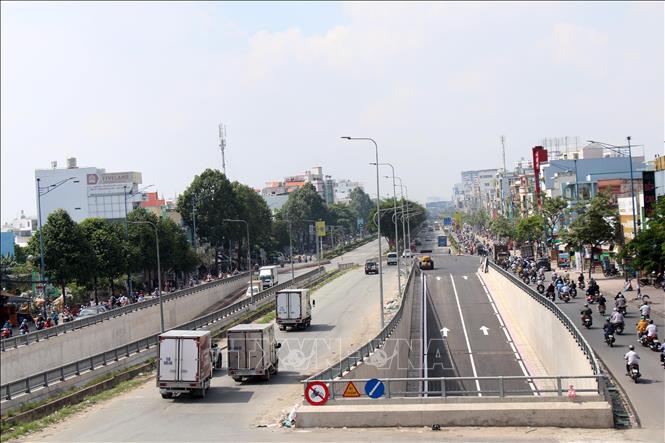 Trong ảnh: Nhánh N2 hướng huyện Củ Chi đi trung tâm Thành phố sẽ thông xe vào sáng 15/7. Ảnh: Tiến Lực - TTXVN