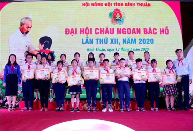 Trong ảnh: Tuyên dương các gương điển hình Cháu ngoan Bác Hồ. Ảnh: Nguyễn Thanh - TTXVN