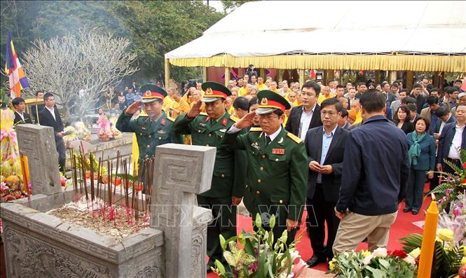 Trong ảnh: Ngày 14/12/2019, tại khu vực Tượng đài Thanh niên xung phong, xã Sơn Trạch, huyện Bố Trạch, Ủy ban nhân dân tỉnh Quảng Bình tổ chức Đại lễ cầu siêu anh linh các Anh hùng, liệt sĩ đã hy sinh trên tuyến Đường 20 Quyết Thắng trong cuộc kháng chiến chống Mỹ, cứu nước. Ảnh: Văn Tý - TTXVN