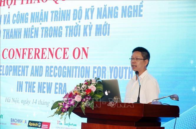 Trong ảnh: Ông Nguyễn Tiến Dũng, Giám đốc đào tạo Công ty Vinfast phát biểu tại Hội thảo. Ảnh: Anh Tuấn – TTXVN