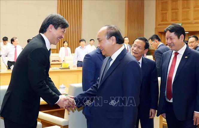 Trong ảnh: Thủ tướng Nguyễn Xuân Phúc với lãnh đạo các doanh nghiệp tiêu biểu. Ảnh: Thống Nhất- TTXVN