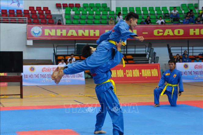 Trong ảnh: Các vận động viên thi đấu nội dung đòn chân tấn công nam (nội dung quyền). Ảnh: Hồng Thái - TTXVN