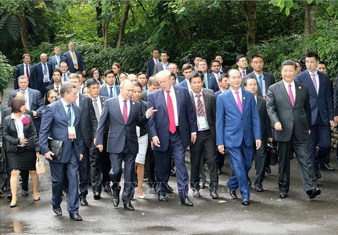 Với việc gia nhập ASEAN, lòng tin của Việt Nam với các nước và lòng tin của các nước đối với Việt Nam đã được nâng lên. Trong ảnh: Việt Nam tổ chức thành công nhiều sự kiện tầm vóc quốc tế lớn, trong đó có tổ chức thành công Hội nghị Cấp cao APEC 2017 (11/11/2017) tại Đà Nẵng. Ảnh: TTXVN