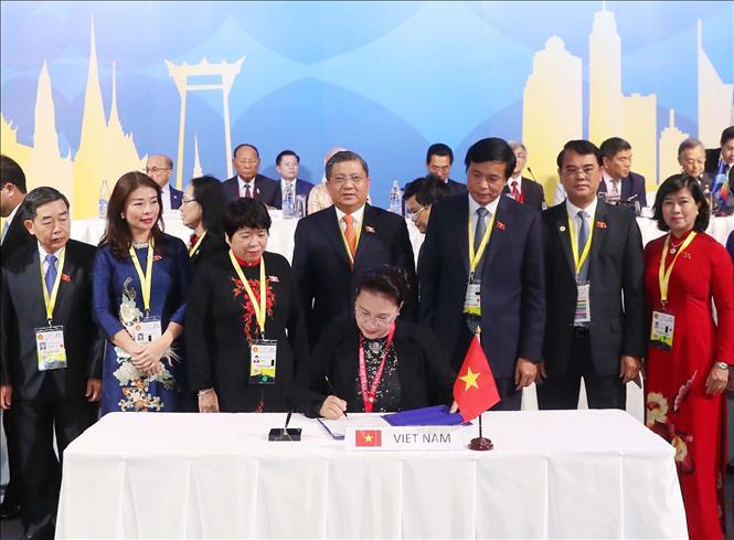 Trong ảnh: Chủ tịch Quốc hội Nguyễn Thị Kim Ngân dự Lễ bế mạc Đại hội đồng Liên Nghị viện ASEAN lần thứ 40 và tiếp nhận chức Chủ tịch Đại hội đồng Liên nghị viện ASEAN lần thứ 41 (AIPA 41), sáng 29/8/2019, tại Thủ đô Bangkok (Thái Lan). Ảnh: Trọng Đức - TTXVN