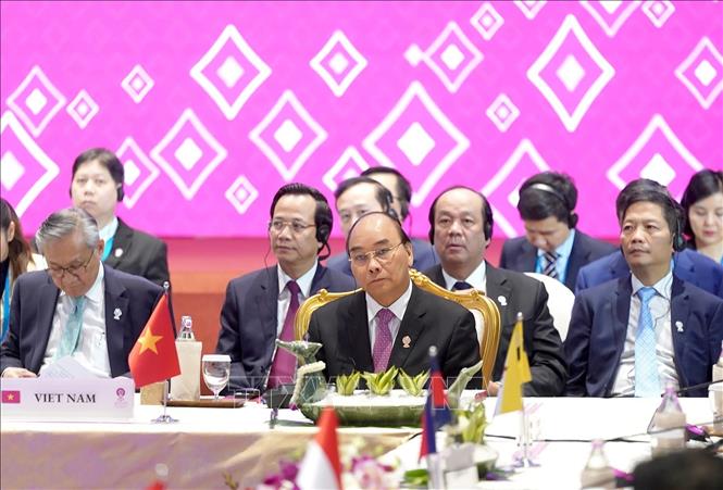 Việt Nam cùng với các nước tiếp tục triển khai các thỏa thuận và kế hoạch hợp tác quan trọng của ASEAN. Trong ảnh: Thủ tướng Nguyễn Xuân Phúc dự Hội nghị Cấp cao Hiệp định Đối tác Kinh tế Toàn diện Khu vực (RCEP) lần thứ 3, trong chương trình Hội nghị Cấp cao ASEAN lần thứ 35, chiều 4/11/2019, tại Bangkok/Nonthaburi, Thái Lan. Ảnh: Thống Nhất – TTXVN