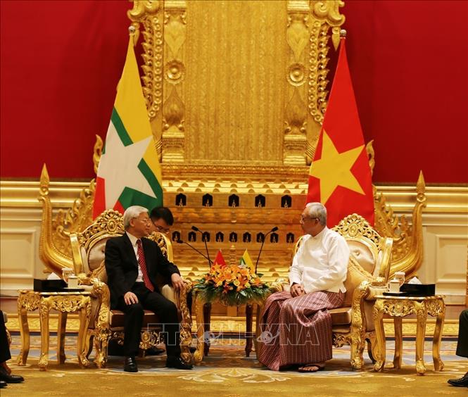 Ngoài mối quan hệ đặc biệt với Lào và Campuchia, từ khi gia nhập ASEAN đến nay, Việt Nam đã xác lập quan hệ Đối tác chiến lược với 5 nước (gồm Indonesia, Thái Lan, Singapore, Malaysia, Philippines) và Đối tác toàn diện với 2 nước (gồm Myanmar, Brunei). Trong ảnh: Tại cuộc gặp Tổng thống Htin Kyaw trong chuyến thăm chính thức Myanmar ngày 24/8/2017 ở Thủ đô Nay Pyi Taw, Tổng Bí thư Nguyễn Phú Trọng và Tổng thống Htin Kyaw đã nhất trí thiết lập khuôn khổ “Quan hệ Đối tác, hợp tác toàn diện” giữa hai nước. Ảnh: Trí Dũng – TTXVN