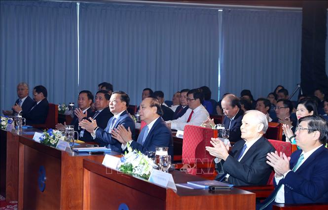 Trong ảnh: Thủ tướng Nguyễn Xuân Phúc và các đại biểu tham dự buổi lễ. Ảnh: Thống Nhất – TTXVN

