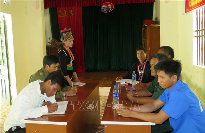 Trong ảnh: Một buổi họp của chi bộ bản Huổi Nhương, xã Chiềng Khương, huyện Sông Mã. Ảnh: Hữu Quyết - TTXVN