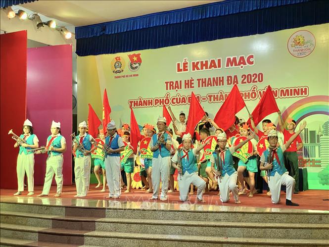 Trong ảnh: Một tiết mục văn nghệ do các em trại sinh biểu diễn tại Lễ khai mạc. Ảnh: Hồng Giang - TTXVN.