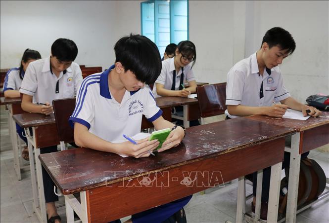 Trong ảnh: Học sinh khối 12 của trường THPT Nguyễn Trãi (thành phố Phan Rang - Tháp Chàm) ôn tập, chuẩn bị cho kỳ thi tốt nghiệp. Ảnh: Nguyễn Thành - TTXVN
