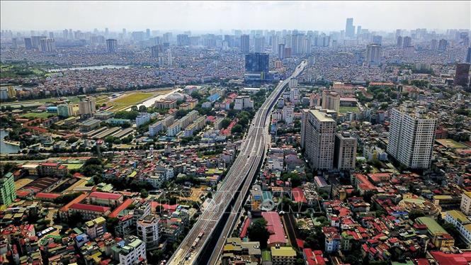 Trong ảnh: Tuyến đường vành đai 2 trên cao, đoạn từ Ngã Tư Sở tới Ngã Tư Vọng dài khoảng 2 km. Ảnh: Thành Đạt - TTXVN
