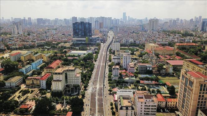 Trong ảnh: Đoạn tuyến Ngã Tư Vọng - Ngã Tư Sở dài gần 2km đã hoàn thành. Ảnh: Thành Đạt - TTXVN